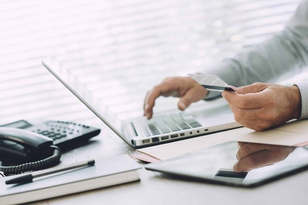 Comment accéder à un compte bancaire en ligne sans justificatif ?