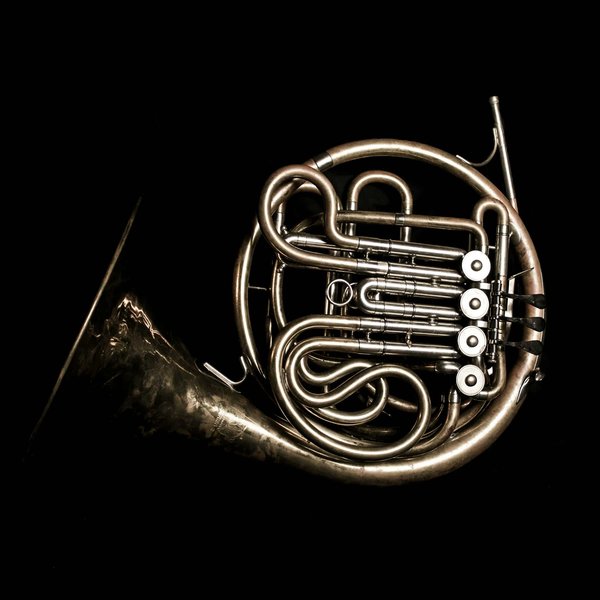 En quoi l'œuvre d'Édith Piaf symbolise-t-elle l'âme française à travers le monde ?